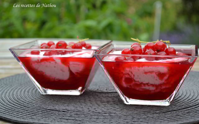 Verrines de fromage frais au coulis de groseilles