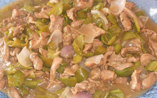 Sauté de dinde aux gros piments et poivrons