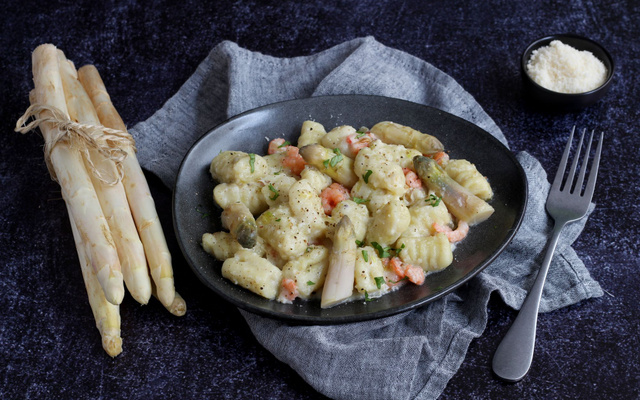Gnocchi de pommes de terre à la crème d'asperges des Sables des Landes IGP et crevettes