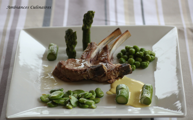 Carré d'agneau, légumes du moment, crème d'ail au safran, jus au Floc blanc