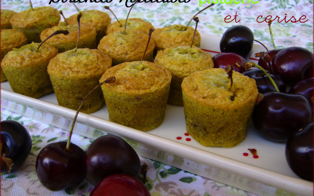 Bouchées moelleuses à la pistache et à la cerise