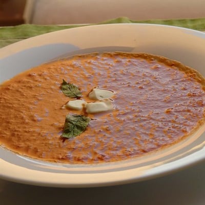 Velouté de poivrons aux ravioles