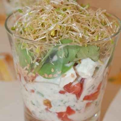 Verrine tomate-feta et alfalfa