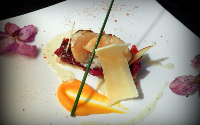 Saint Jacques aux oignons rouges