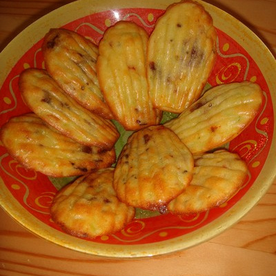 Madeleines aux courgettes fondantes, tomates séchées et huile de sésame