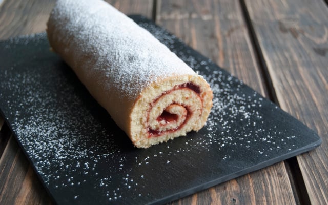 Roulé à la confiture simple et gourmand