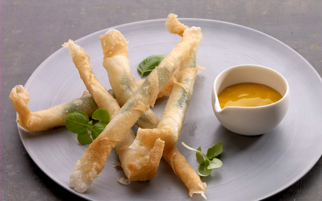 Croustillants de Skrei de Norvège au basilic, vinaigrette mangue