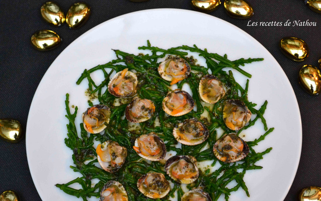Coques au vin blanc, beurre aux algues et sel de Guérande, passe-pierre à l'anglaise