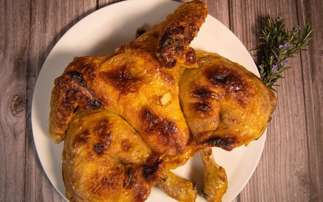 Poulet entier au barbecue