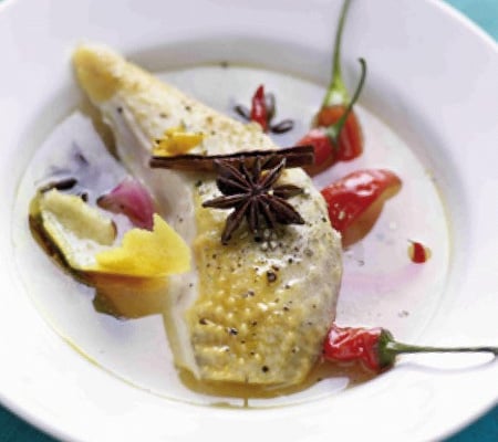 Suprêmes de pintade pochés aux épices