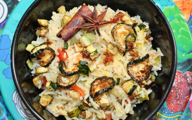 Riz Pullao safrané aux courgettes grillées