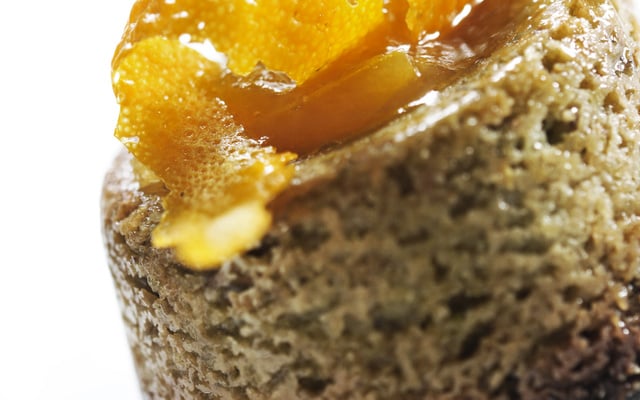 Financier pistache et confiture d'abricots par Grégory Cuilleron