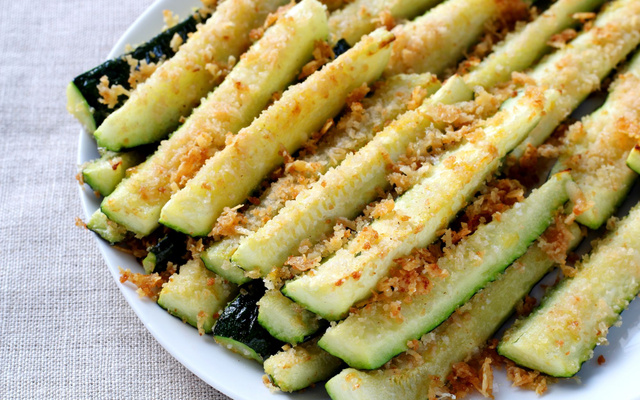 Frites de courgettes ail citron et parmesan
