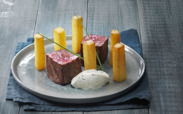 Filet de bœuf et Pomme pont-neuf avec ses dips de St Môret® aux condiments