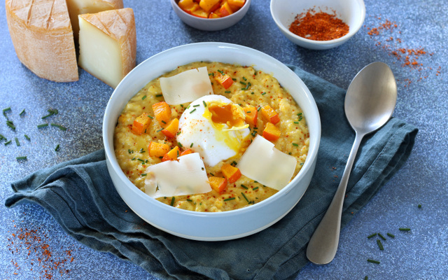 Porridge salé au potimarron rôti, fromage Pur Brebis Pyrénées et oeuf poché