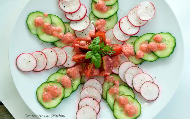 Carpaccio de radis et concombre, vinaigrette rose