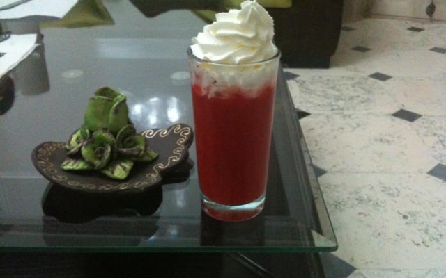 Smoothie aux fraises et à la fleur d'oranger