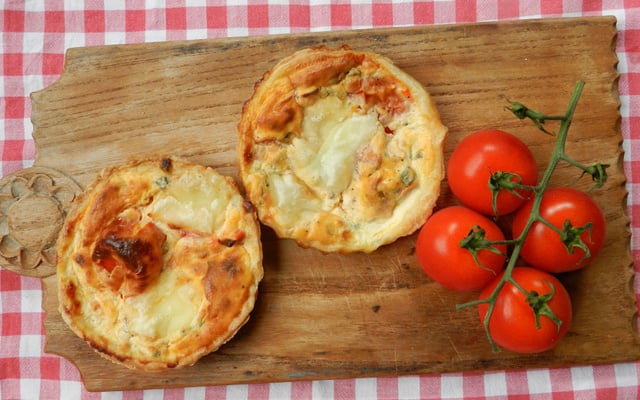 Tartelettes échalotes, tomates et pancetta