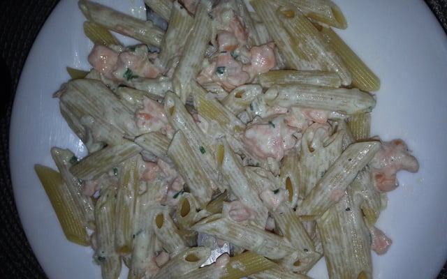 Pâtes au saumon-ciboulette maison