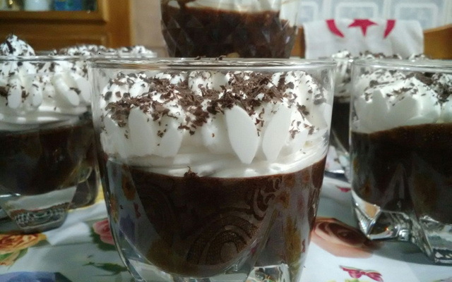 Mousse au chocolat sans sucre et goût caféiné