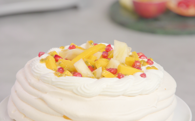 Pavlova aux fruits exotiques des fêtes
