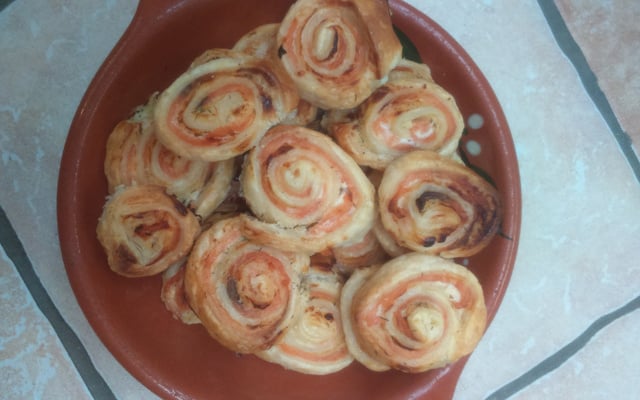 Roulés feuilletés au saumon fumé