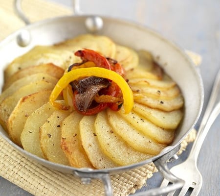 Tian de Primeurs de Camargue à l'oignon rouge et aux poivrons grillés