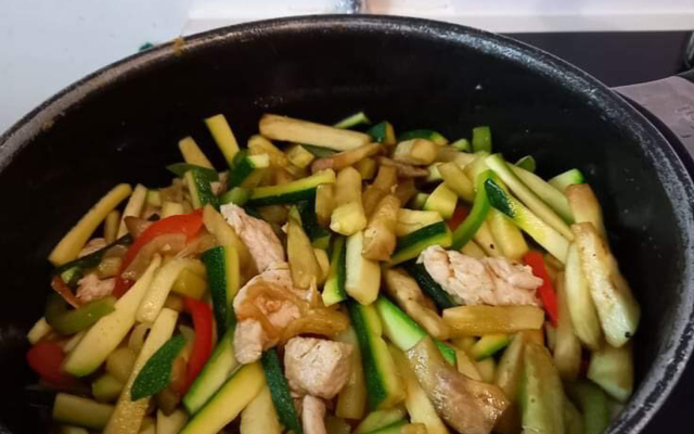 Wok de poulet et légumes du soleil