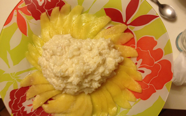 Riz au lait de coco sur carpaccio de mangue