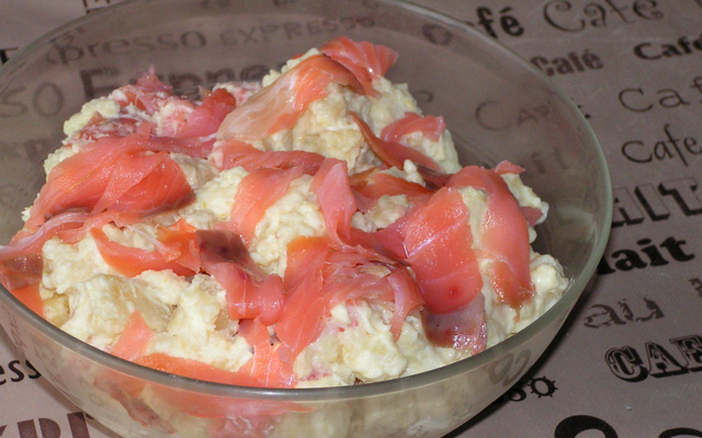 Salade de pommes de terre au saumon fumé