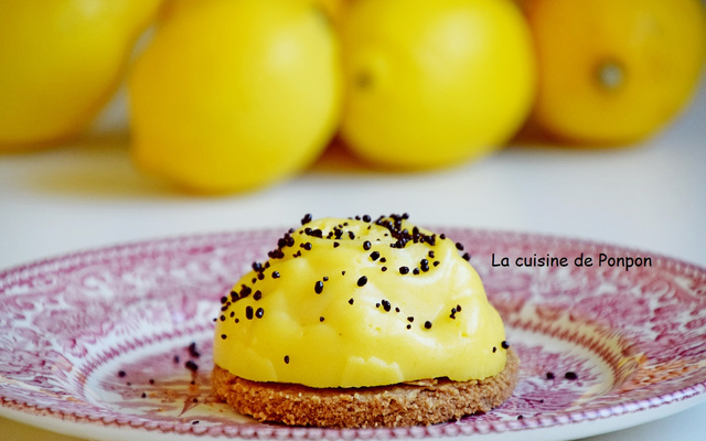 Tartelette au citron jaune et poudre de combava