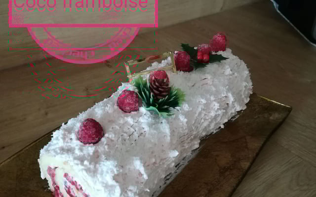 Buche Noix de Coco et Framboises de Noël