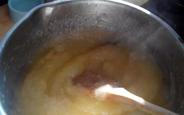Compote de pommes traditionnelle simple