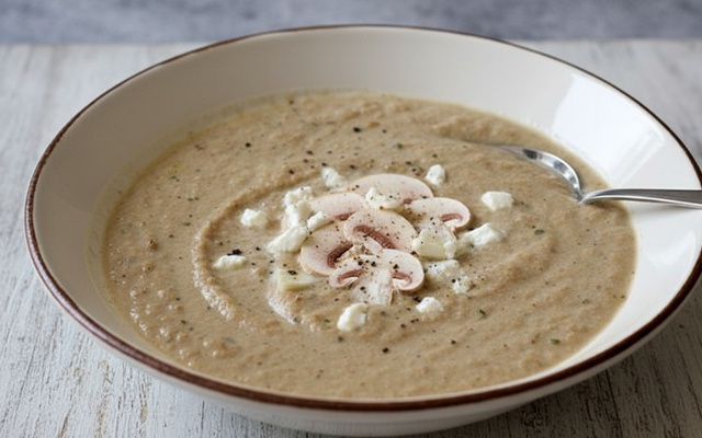 Potage aux champignons de Paris et au fromage de chèvre