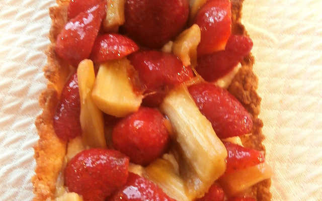 Tarte douceur fraises rhubarbe