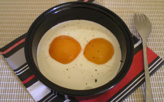 Faux œufs sur le plat