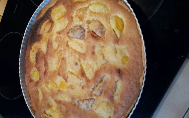 Tarte aux pêches sur crème d'amandes