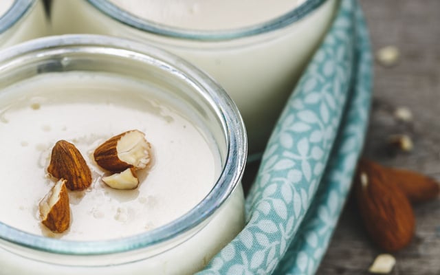 Yaourt nature au lait d'amande