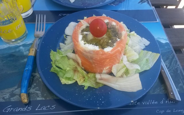 Œufs en gelée au saumon et aux asperges
