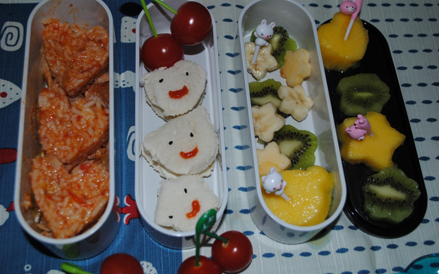 Poulet basquaise, salade de fruits et toast st morêt jambon