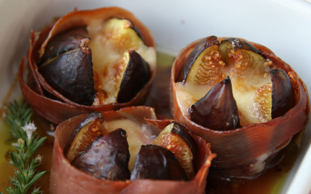 Figues au Cantal et au jambon cru