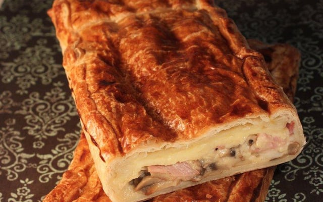 Feuilleté au jambon, aux champignons et à l'emmental