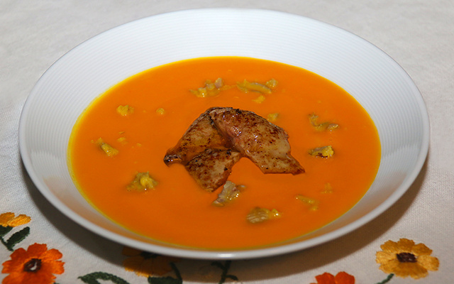 Velouté de Delica Moretti, foie gras poêlé et éclats de châtaignes