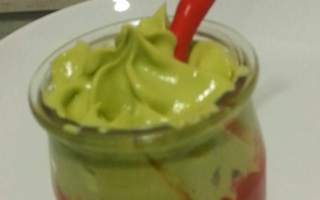 Gelée tomates, poivrons au Tabasco® et espuma d'avocat