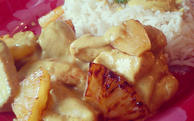 Sauté de poulet ananas, sauce curry coco