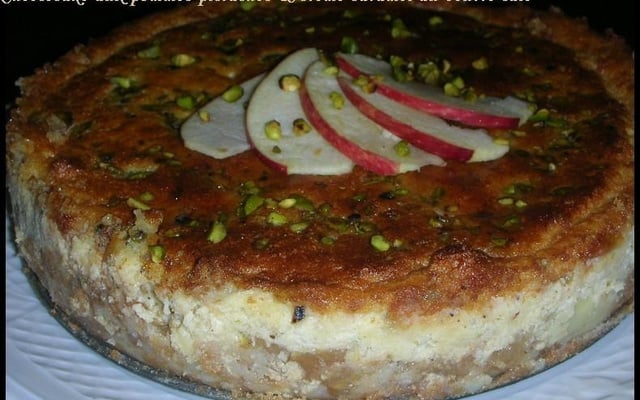 Cheesecake aux pommes-pistaches et crème caramel au beurre salé