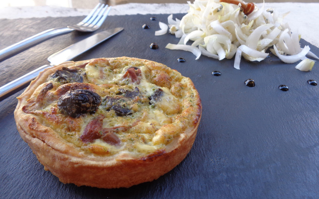 Quiche Escargots de Bourgogne flambés au whisky et aux pholiotes