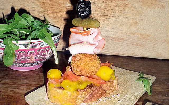 Montaditos de cromesquis voyageant au Pays-Basque