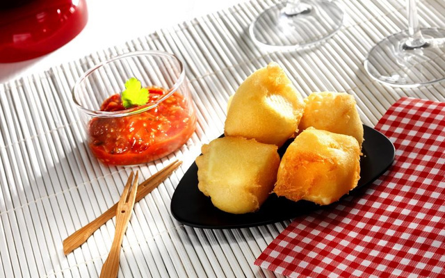 Croquettes de Brie Le Rustique au chutney de tomates cerises