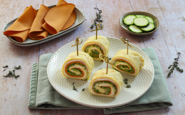 Omelette roulée aux tranches végé lentilles corail, chèvre frais et courgettes